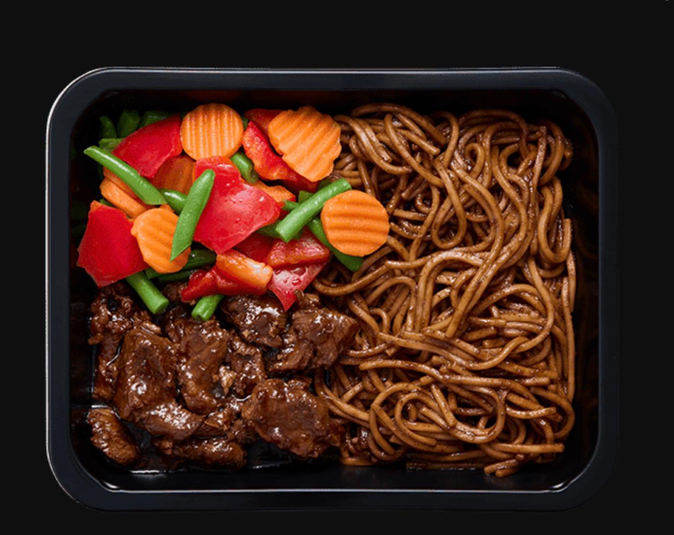 Zoete pulled beef eiernoedels groentemix